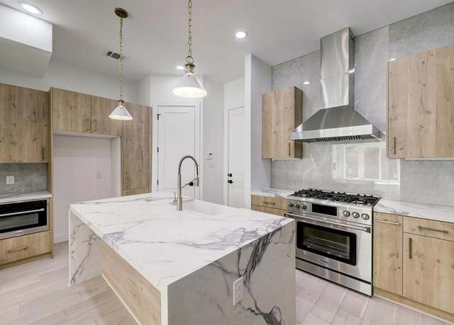 Property at 6209 Westcott St, Houston, TX 77007, 4 beds, 4.5 baths