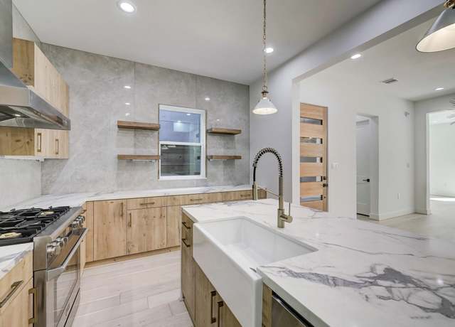 Property at 6209 Westcott St, Houston, TX 77007, 4 beds, 4.5 baths