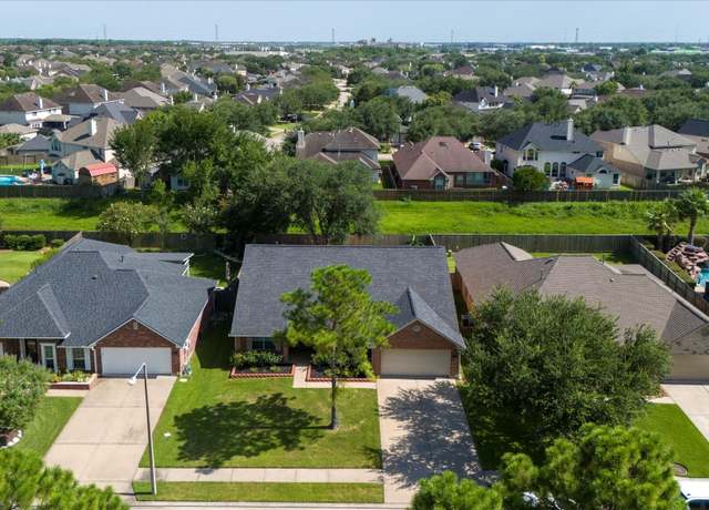 Property at 1017 Hyland Ln, League City, TX 77573, 4 beds, 3 baths