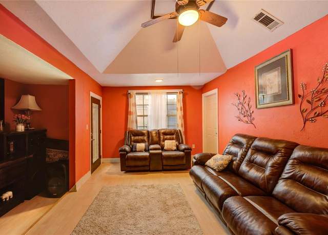 Property at 7977 Fowlie St, Houston, TX 77028, 3 beds, 3 baths