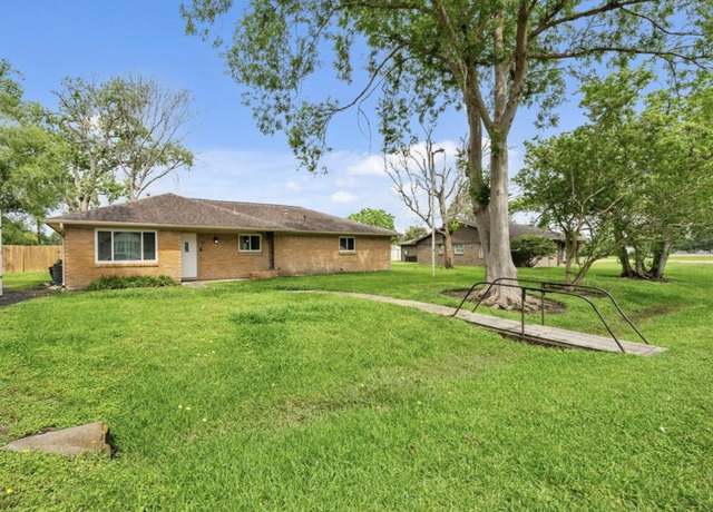 Property at 3811 Anna Ct, Santa Fe, TX 77517, 3 beds, 1.5 baths