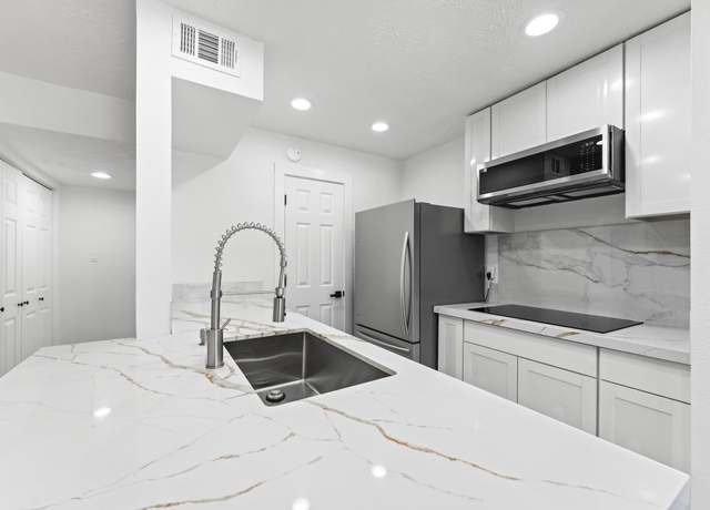 Property at 17331 Red Oak Dr #14, Houston, TX 77090, 2 beds, 2 baths