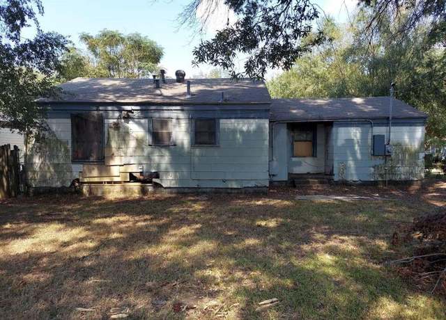 Property at 720 Macarthur Ave, Wake Village, TX 75501, 3 beds, 1 bath