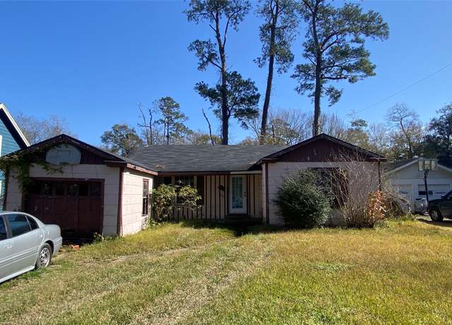 Property at 3040 S Willowood Ln, Beaumont, TX 77703, 3 beds, 1 bath