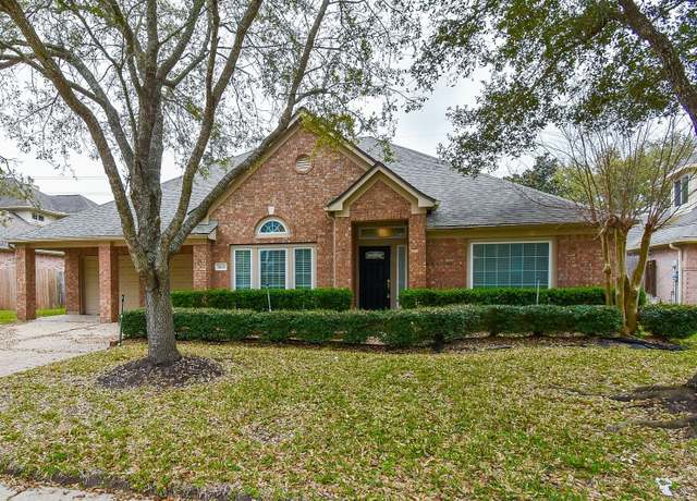 Property at 2615 Pinebend Dr, Pearland, TX 77584, 4 beds, 3 baths