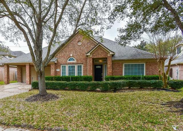 Property at 2615 Pinebend Dr, Pearland, TX 77584, 4 beds, 3 baths