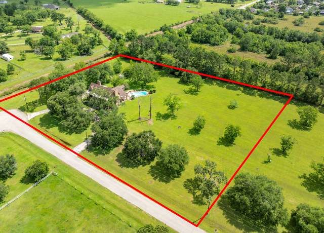 Property at 3003 Sky Ranch Dr, Alvin, TX 77511, 4 beds, 3.5 baths