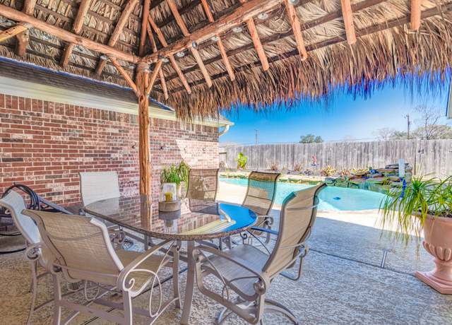 Property at 410 Scarlet Sage Dr, League City, TX 77573, 4 beds, 3 baths
