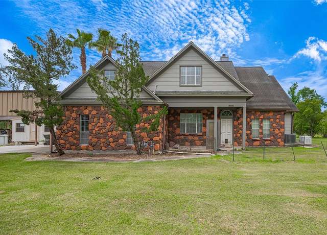 Property at 2499 Southline Rd, Conroe, TX 77384, 4 beds, 3 baths