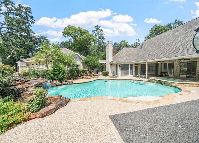 Property at 629 Stonewall Jackson Dr, Conroe, TX 77302, 3 beds, 3.5 baths