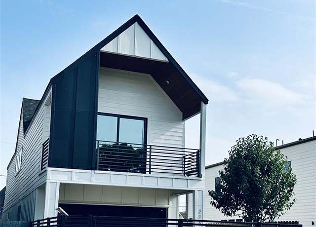Property at 210 E 39th St, Houston, TX 77018, 3 beds, 2.5 baths