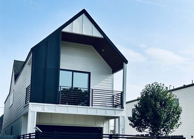 Property at 210 E 39th St, Houston, TX 77018, 3 beds, 2.5 baths
