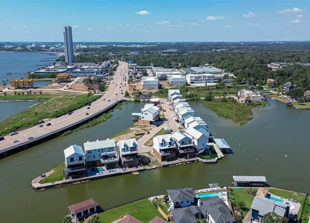 Property at 30 Commander Runco Ln, Seabrook, TX 77586