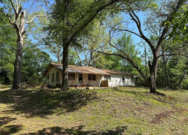 Property at 501 W Maffitt St, Palestine, TX 75803, 3 beds, 2 baths