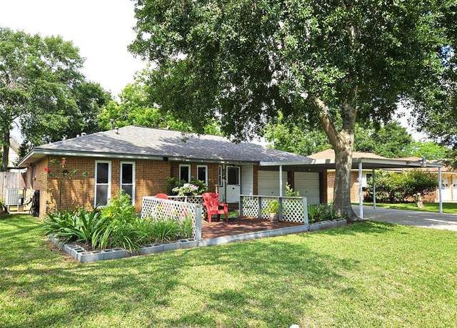 Property at 624 Seminole Dr, Kemah, TX 77565, 3 beds, 2 baths