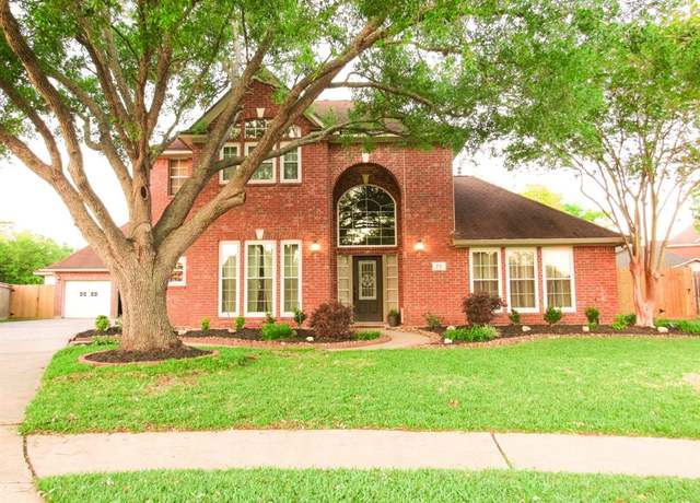 Property at 70 Chicory Ct, Lake Jackson, TX 77566, 4 beds, 3 baths