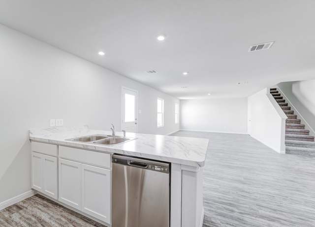 Property at 110 Pine Branch Ct, Lufkin, TX 75904, 5 beds, 3 baths