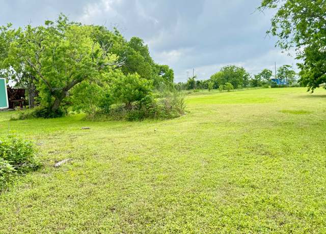 Property at 2607 Oyster Creek Bnd, Oyster Creek, TX 77541, 1 bed, 1 bath