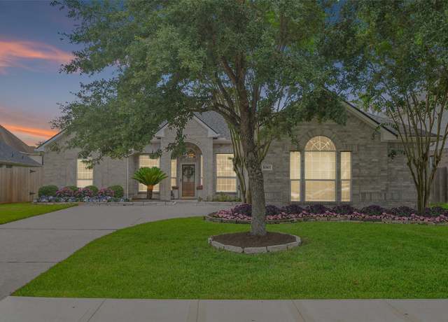 Property at 11507 Bay Crossing Dr, Pearland, TX 77584, 4 beds, 3 baths
