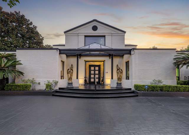 Property at 1814 Larchmont Rd, Houston, TX 77019, 3 beds, 8 baths