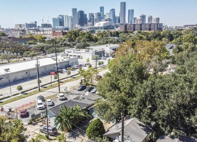 Property at 305 N Ennis St, Houston, TX 77003, 4 beds, 2 baths