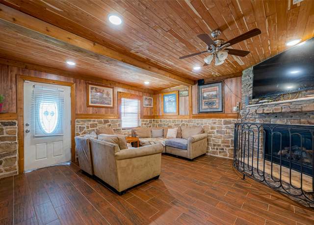 Property at 6009 Crane St, Houston, TX 77026, 3 beds, 2.5 baths