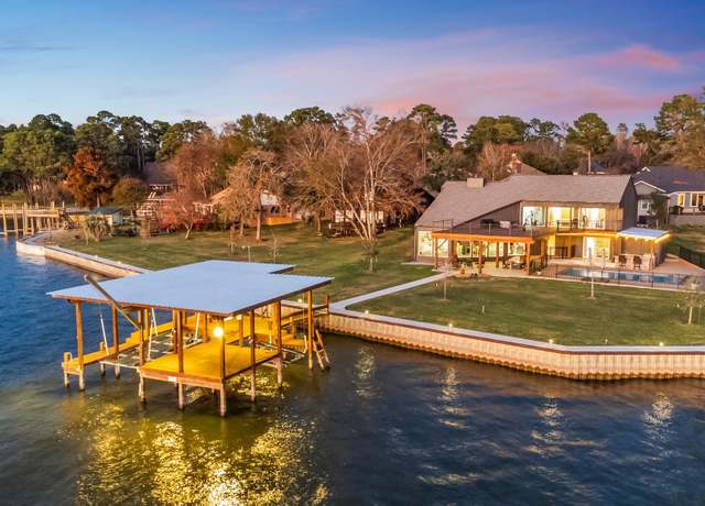 Property at 213 Shady Dr, Onalaska, TX 77360, 4 beds, 3.5 baths