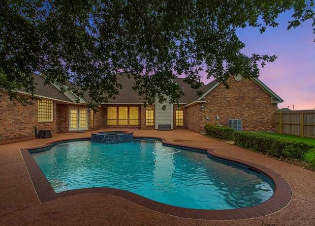 Property at 603 Oleander St, Lake Jackson, TX 77566, 4 beds, 2.5 baths