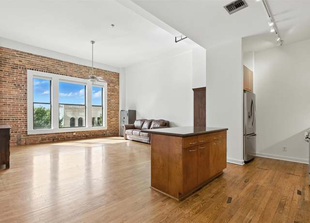 Property at 915 Franklin St Unit 2I, Houston, TX 77002, 1 bed, 1 bath