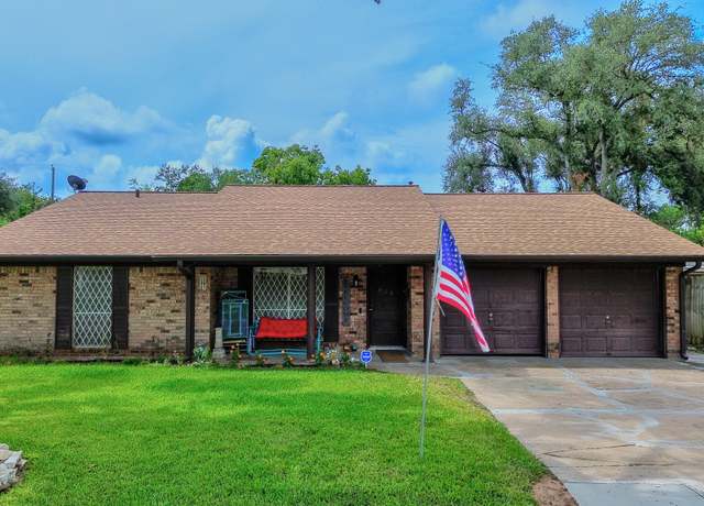 Property at 632 Northridge St, Angleton, TX 77515, 3 beds, 2 baths