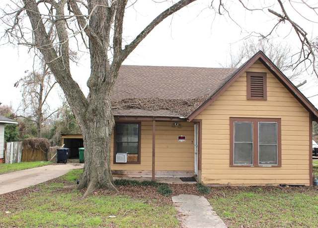 Property at 1004 Barnhill St, Brenham, TX 77833, 2 beds, 1 bath