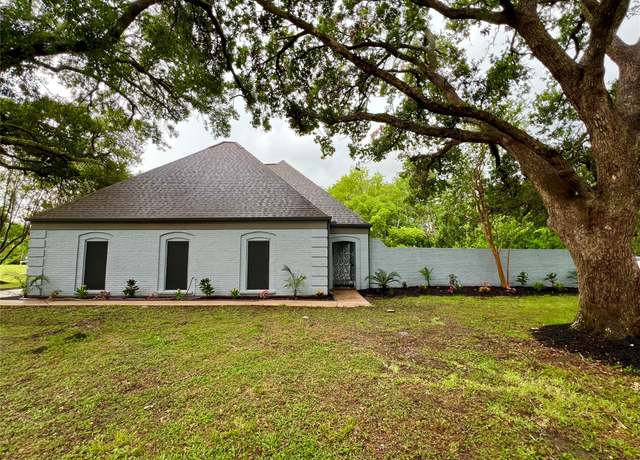 Property at 5 Colony Dr, Angleton, TX 77515, 4 beds, 2.5 baths
