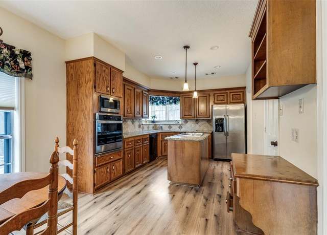 Property at 12135 Oakcroft Dr, Houston, TX 77070, 3 beds, 2.5 baths