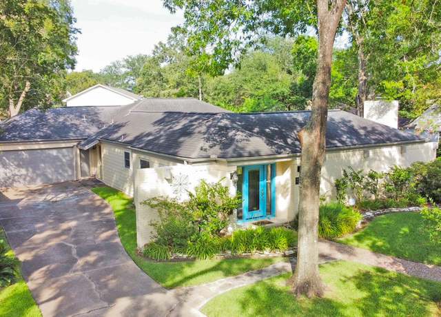 Property at 4247 Crownwood Dr, Seabrook, TX 77586, 4 beds, 2 baths