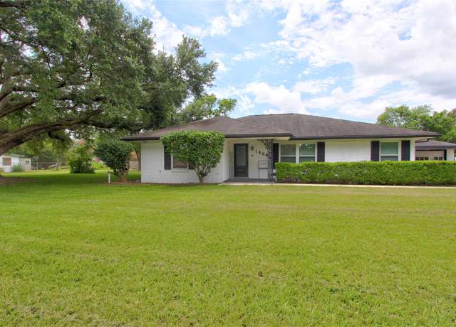 Property at 1904 Pine St, Liberty, TX 77575, 4 beds, 2 baths