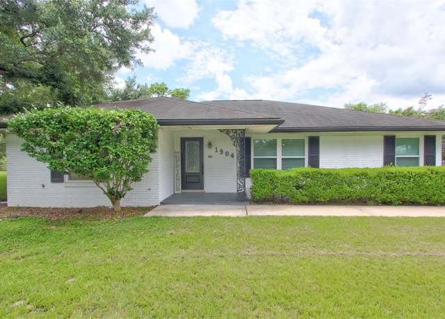 Property at 1904 Pine St, Liberty, TX 77575, 3 beds, 2 baths