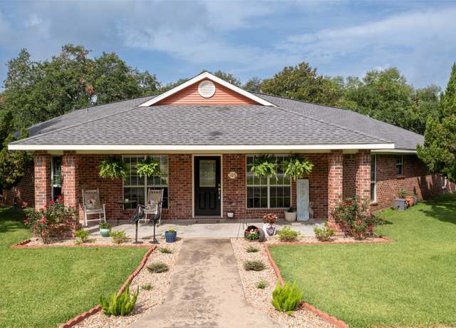 Property at 105 Greenbriar Dr, Wharton, TX 77488, 3 beds, 3 baths