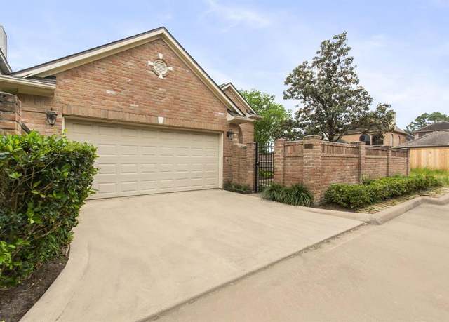 Property at 6834 Oakwood Trace Ct, Houston, TX 77040, 2 beds, 2.5 baths