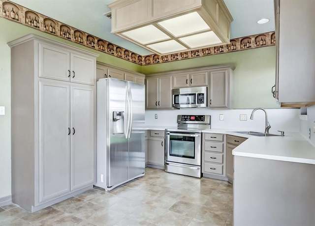 Property at 2514 Thunderbird Dr, Orange, TX 77630, 3 beds, 2 baths