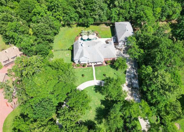 Property at 14832 Oak Shores Dr, Willis, TX 77318, 4 beds, 2.5 baths