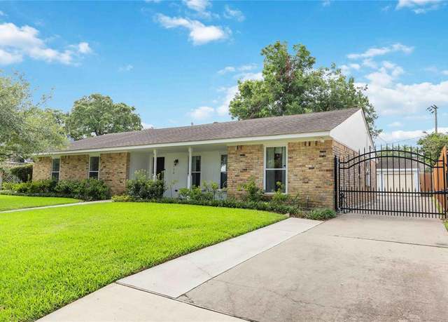 Property at 7719 Highmeadow Dr, Houston, TX 77063, 3 beds, 2 baths