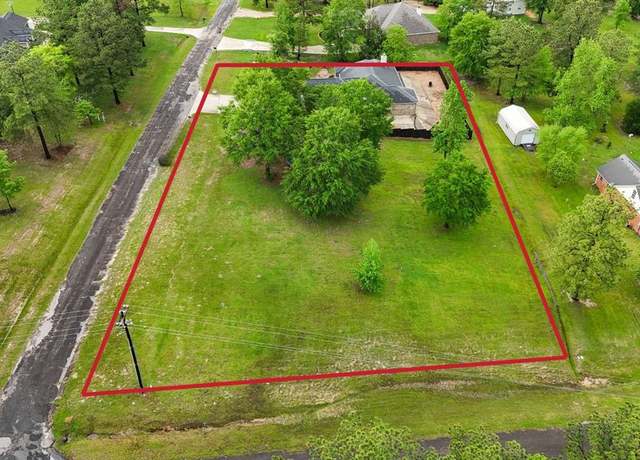 Property at 154 Southcrest Ct, Livingston, TX 77351, 3 beds, 2.5 baths