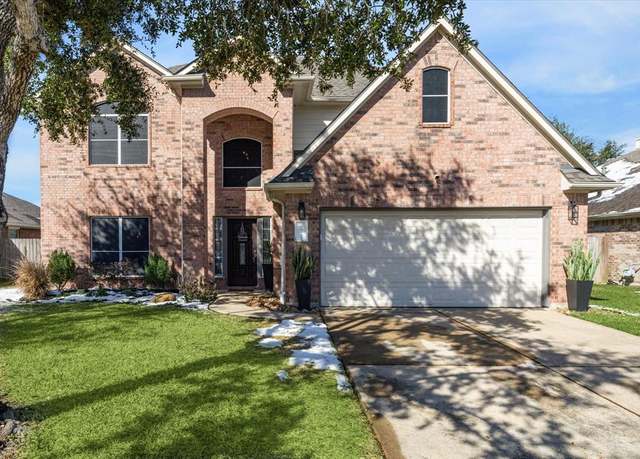 Property at 3008 Kings Isle Ln, Dickinson, TX 77539, 4 beds, 2.5 baths