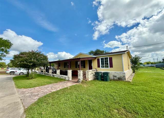 Property at 3186 Moonlight Dr, Bryan, TX 77808, 3 beds, 2 baths
