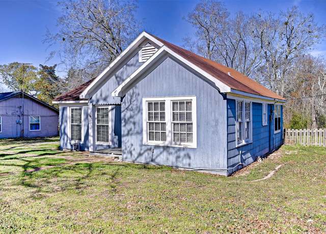 Property at 618 W Fisher St, Bellville, TX 77418, 2 beds, 1 bath