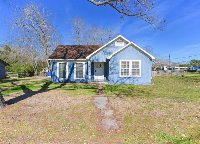 Property at 618 W Fisher St, Bellville, TX 77418, 2 beds, 1 bath