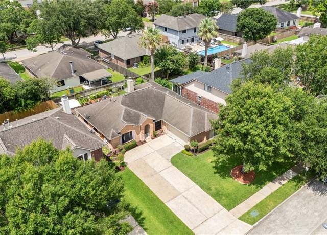 Property at 1818 Kemah Oaks Dr, Kemah, TX 77565, 3 beds, 2 baths
