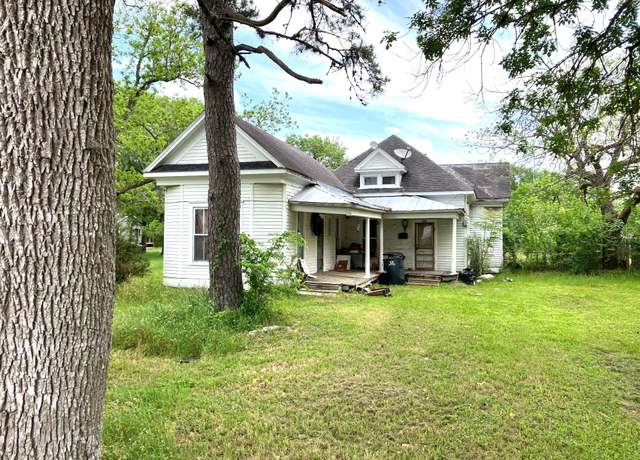 Property at 308 S East St, Edna, TX 77957, 4 beds, 2 baths