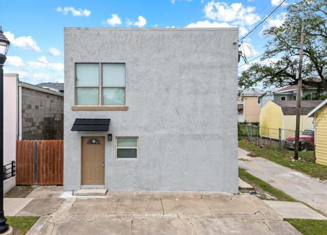Property at 1010 27th St, Galveston, TX 77550, 3 beds, 2 baths