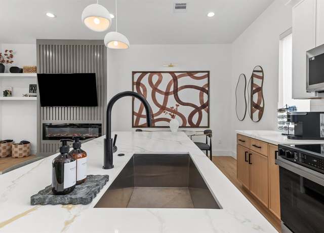 Property at 1807 Sakowitz St, Houston, TX 77020, 2 beds, 2.5 baths